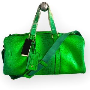 NWT! Le Miel Weekender Bag adjustable shoulder strap and Handles, green